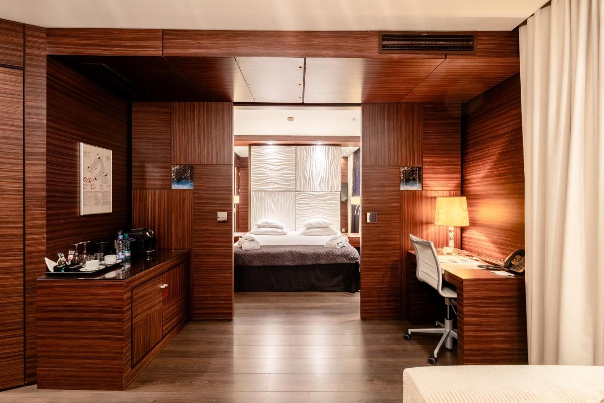 Tallink Hotel Рига Екстериор снимка